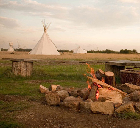 Billycan campsite with glamping bell tents, yurts and a camp fire